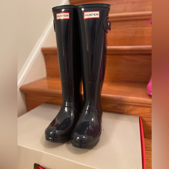 Brand new Hunters Size 6 - Picture 2 of 3